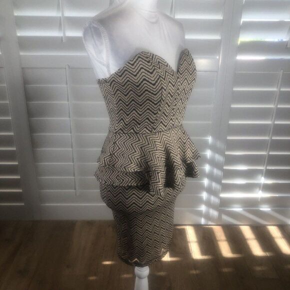 New A Gaci Strapless Stretch Sheath Mini Dress M Peplum Taupe Black Clubwear Hot - Picture 11 of 12